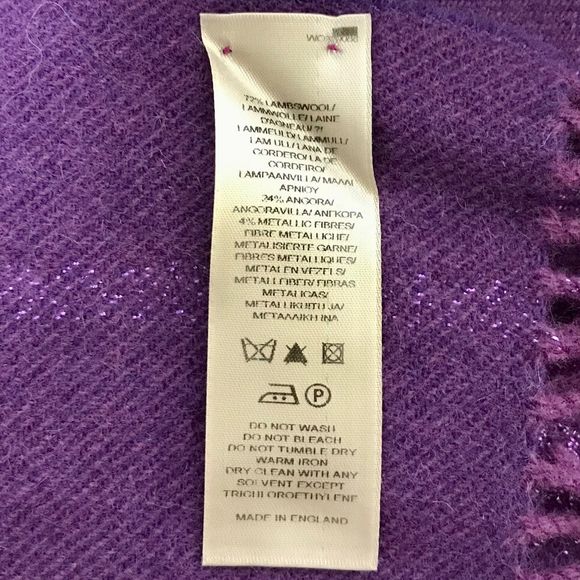 BURBERRY Scarves - Picture 6 of 6